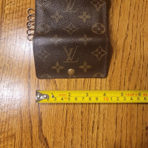 Louis Vuitton Monogram 6 Ring Key Holder - Picture 8 of 9